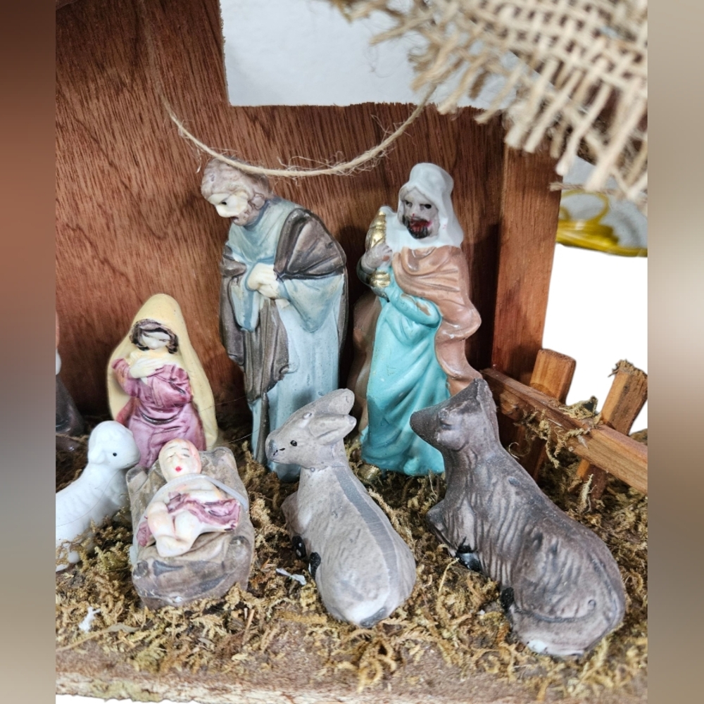 Christmas Miniature Nativity Set Crèche Manger Birth of Jesus Christ Decoration - Picture 3 of 10